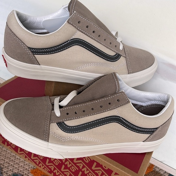 Vans Men’s Old Skool Earth Tones Moon Rock
VN0007NTCH8
Sneakers - Picture 7 of 16